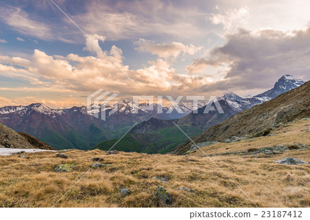 图库照片: high altitude extreme terrain, rocky mountain peak