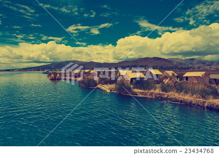 图库照片: totora boat on the titicaca lake near puno, peru