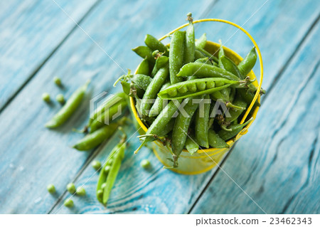 图库照片: fresh green peas