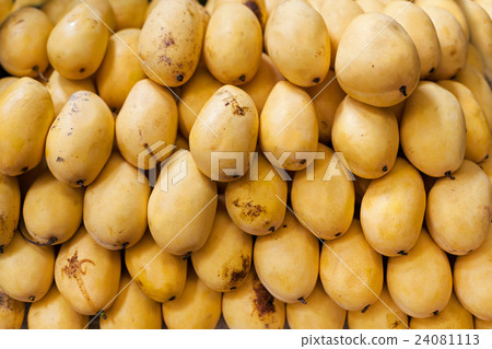 图库照片: background of mango fruit, selective focus