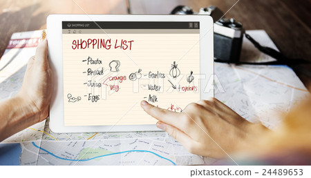 图库照片: shopping list notes groceries refrigerated concept