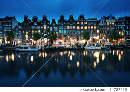 照片素材(图片): night view of amsterdam, holland