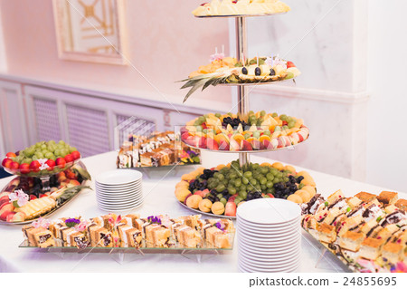 图库照片: various sweet sliced fruit on a buffet table