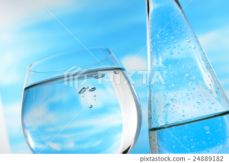 drinking water,drinkingwater 图库照片: fresh and clean drinking water in bottle and glass