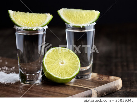 图库照片: tequila silver shots with lime slices and salt