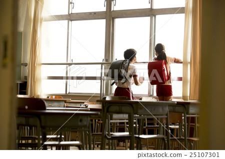 背影 照片 小学放学后 首页 照片 姿势_表情_动作 构图 背影 小学放学