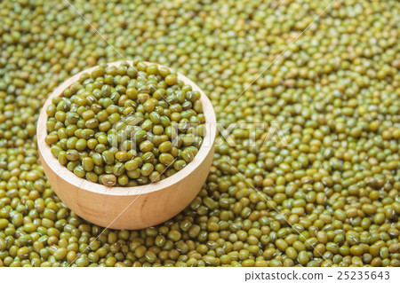 图库照片: mung bean seeds.