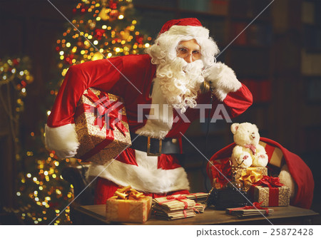 图库照片: sad upset santa claus talking on phone