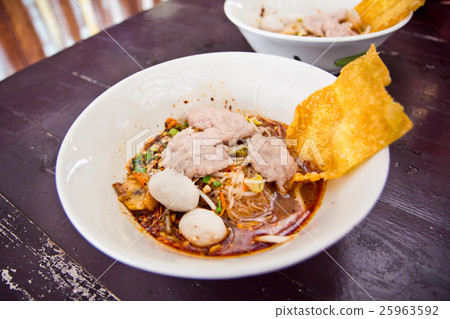 图库照片: hot and spicy noodle soup with fish ball