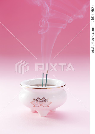 图库照片: 香炉和香火