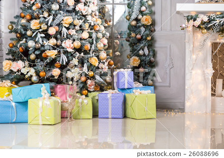 图库照片: christmas living room ,christmas tree and gifts