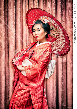 图库照片: asian woman wearing traditional japanese kimono