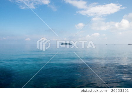 图库照片: sea indigo blue sky with water reflect and island