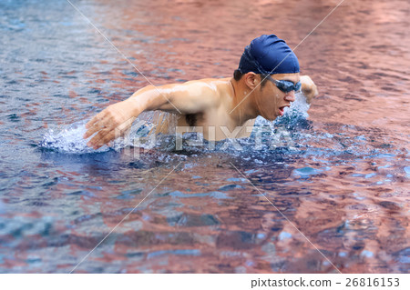 图库照片: swimmer breathing performing the butterfly stroke