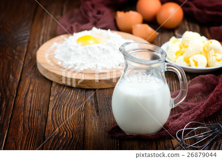 图库照片: flour,milk, butter and eggs