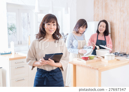 家庭主妇买什么养老保险 家庭主妇买什么保险比较合适