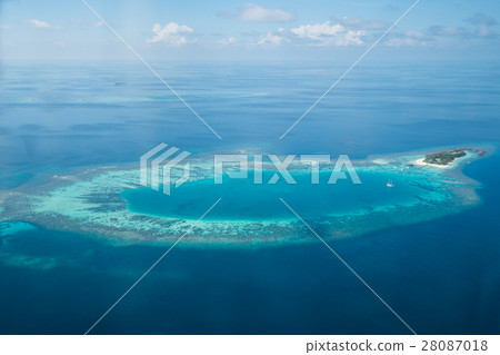 图库照片: tropical islands and atolls in maldives