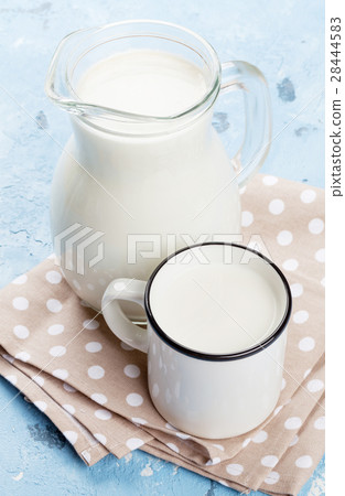 图库照片 milk jug and cup