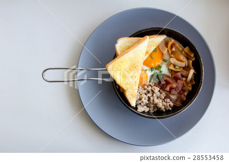 图库照片: american breakfast contain egg, minced pork