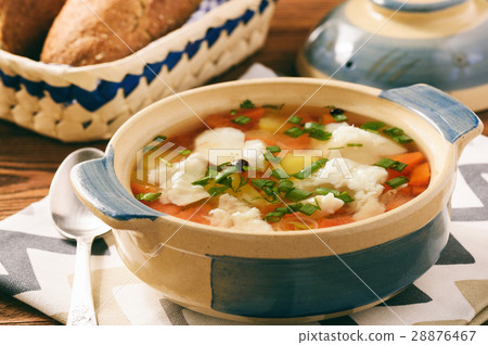 图库照片: clear fish soup with vegetables.