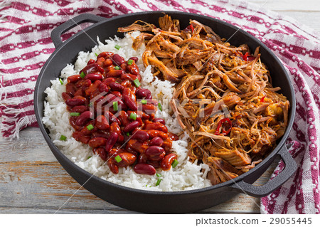 图库照片: pulled pork with long-grain rice and red bean