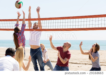 图库照片: people play volleyball on beach