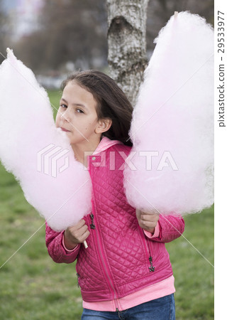 图库照片: vertical picture of a girl with cotton candy