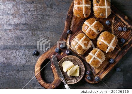 图库照片: hot cross buns