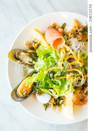 图库照片: seafood salad