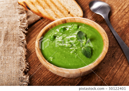 图库照片: green cream pea soup