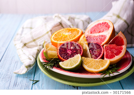 图库照片: sliced citrus fruit on the plate