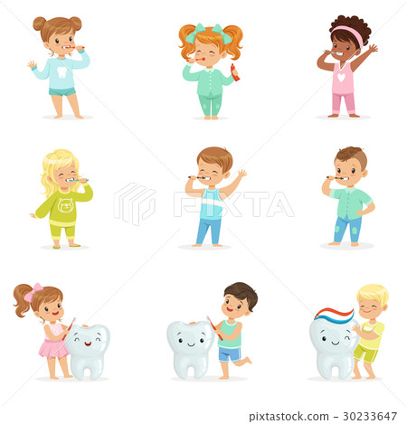 图库插图: cute little boys and girls brushing teeth