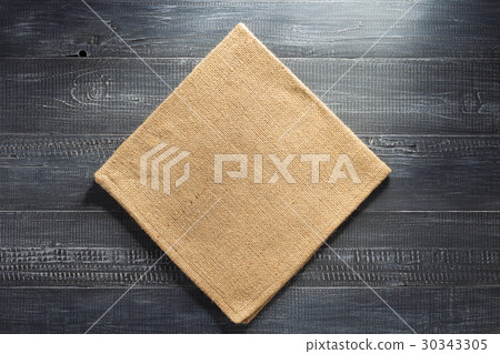 napkin图片,napkinring 图库照片: burlap hessian napkin on wood
