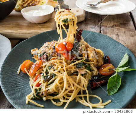 图库照片: spaghetti pasta with mackerel and tomato sauce