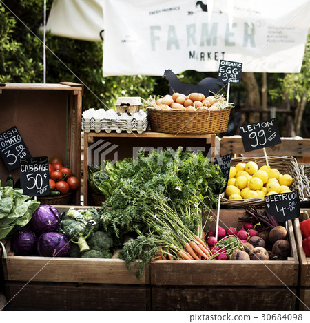 图库照片: fresh local organic vegetable at farmers market
