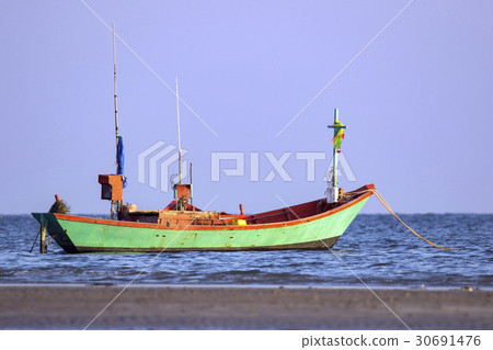 图库照片: image of small boat fishing on the sea.