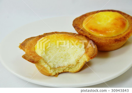 图库照片: egg custard tart bite on dish