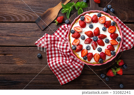 图库照片: delicious strawberry pie with fresh blueberry