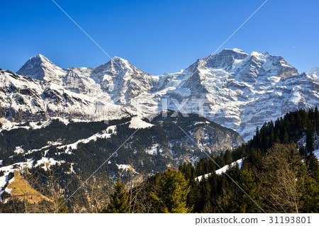 capped,rotunda 图库照片: snow capped mountain peaks of swiss alps