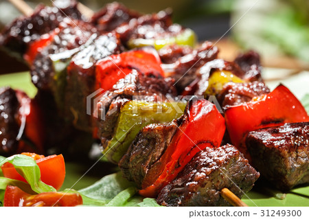 图库照片: grilled beef meat and vegetable kebabs