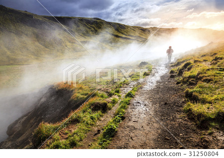 图库照片: hveragerdi hot spring river trail