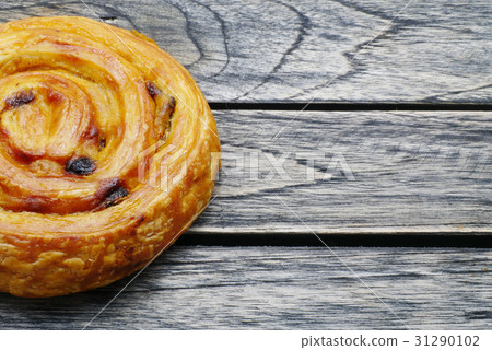 图库照片: sweet danish raisins isolated on wooden background