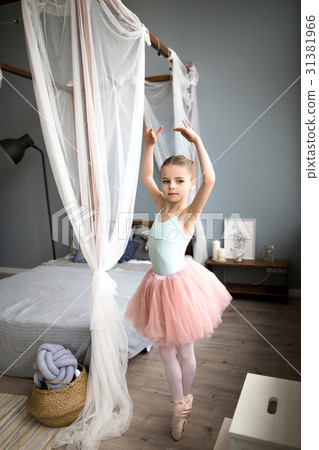 图库照片: little ballerina