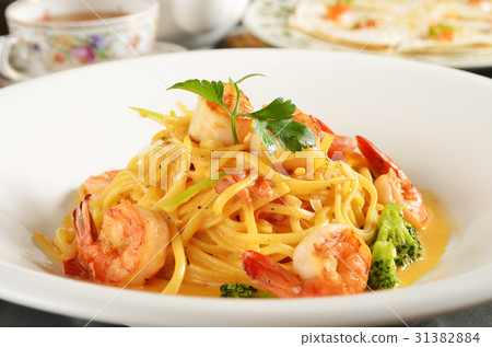 图库照片: shrimp spaghetti