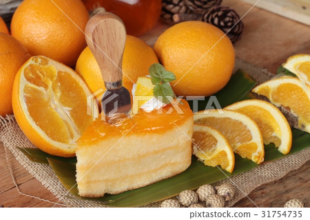图库照片: orange cake with oranges fruits is delicious.