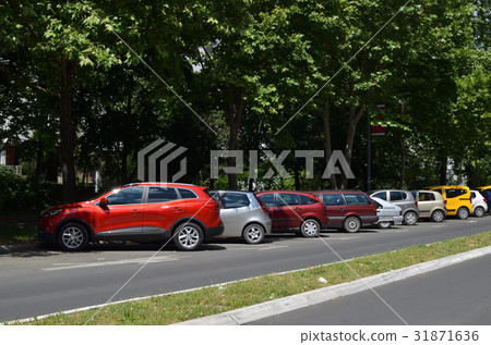 图库照片: line of parked cars