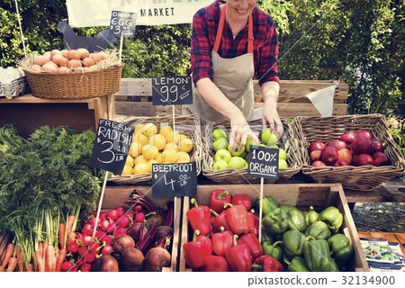 图库照片: greengrocer preparing organic fresh agricultural