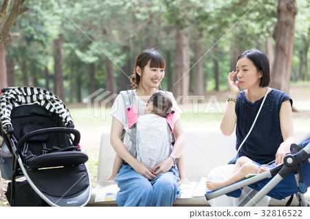 图库照片: 妈妈的朋友妈妈