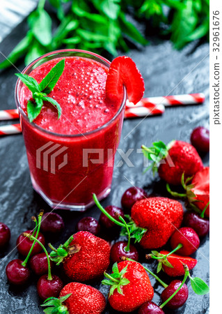 图库照片: glass of strawberry fresh