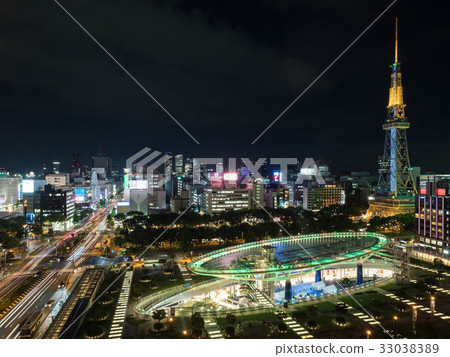 图库照片: 名古屋的中央绿洲和名古屋电视塔的夜景